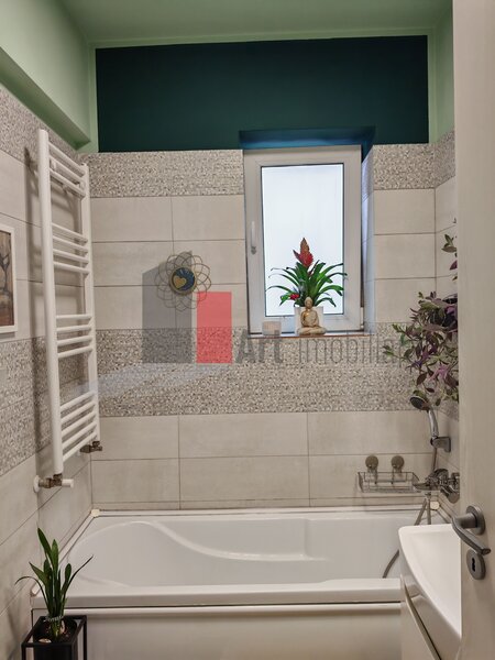 Pacii Apartament cu doua camere de vanzare - cu centrala-mobilat si utilat