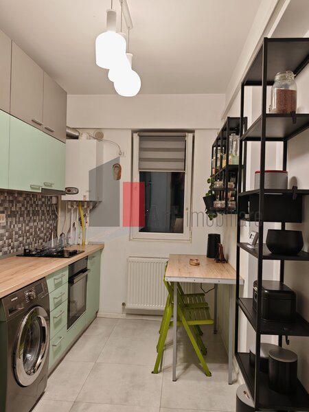 Pacii Apartament cu doua camere de vanzare - cu centrala-mobilat si utilat